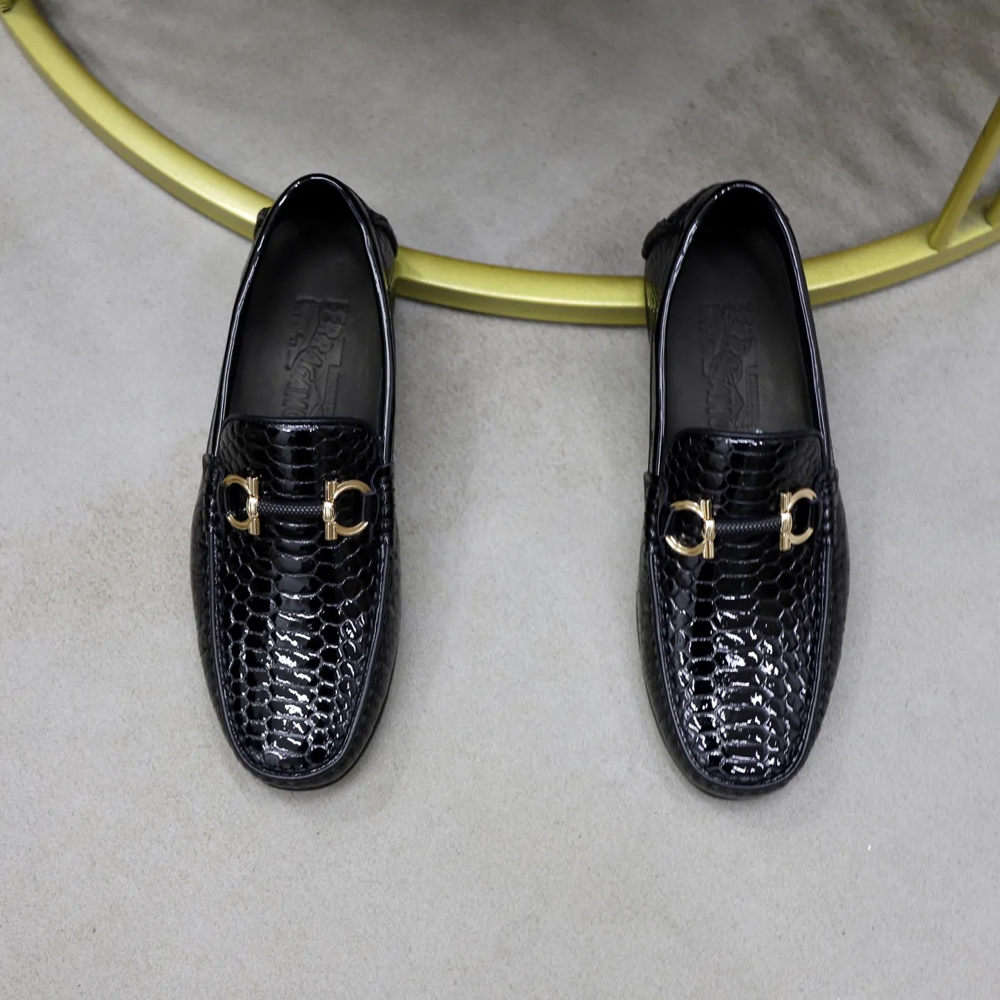 Men's men's shoes 💰462💰🙅‍♂️🙅‍♂️🙅‍♂️Niuli Brand: Ferragamo Standard code: Men's code 38/44 (45 customized) Grade: Same style as the official website Material: Original imported cowhide leather lining Original wear-resistant lightweight outsole Style category: Men's casual slip-on shoes Doudou shoes Noble luxury brand elements, top luxury color: actual picture color